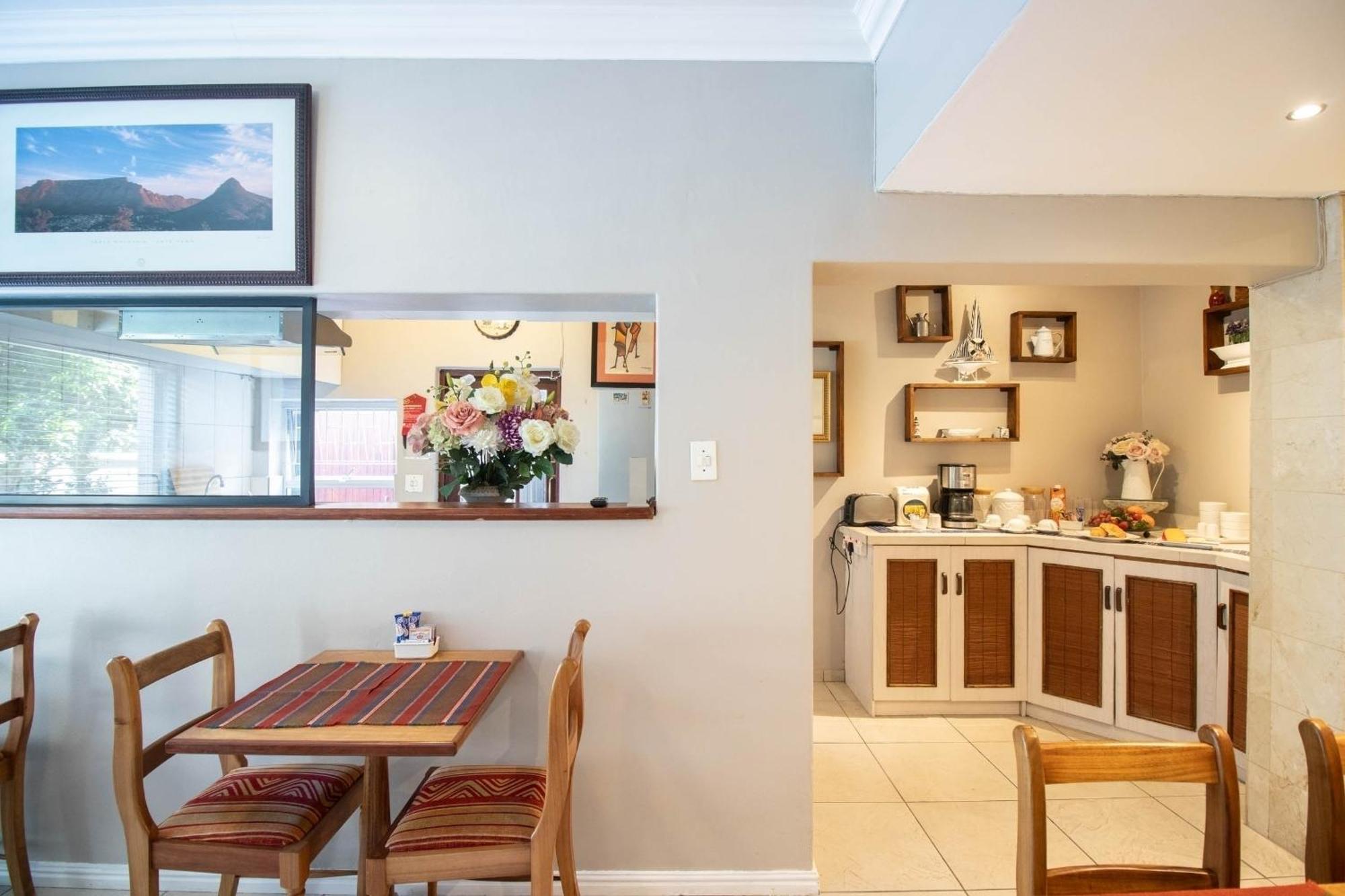 Spring Tide Inn By Ctha Cape Town Exterior foto