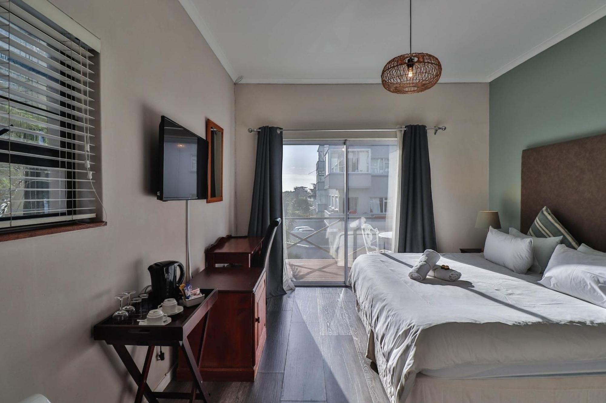 Spring Tide Inn By Ctha Cape Town Exterior foto