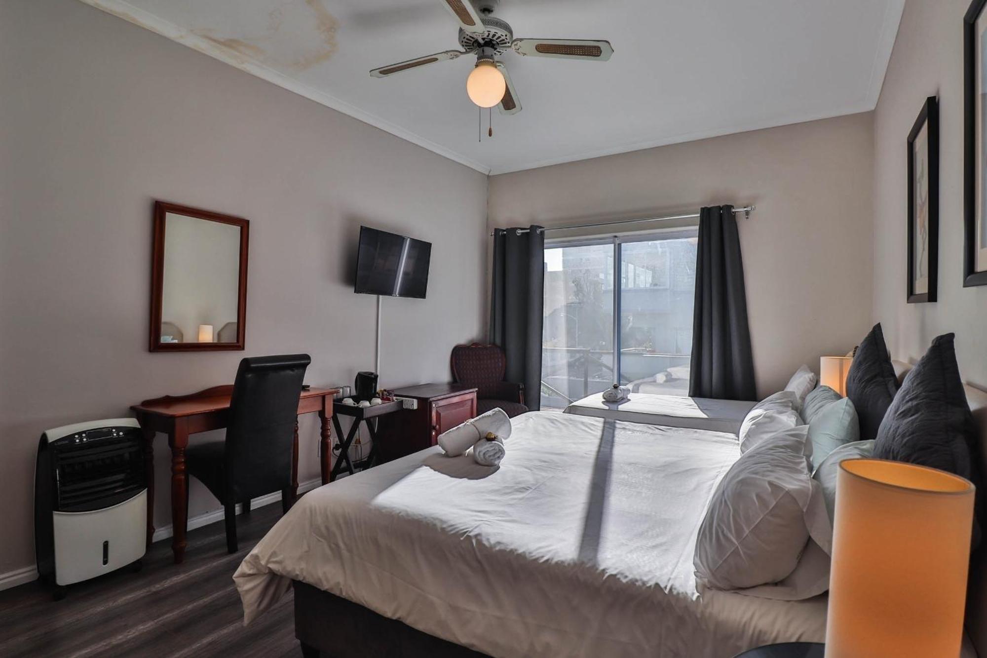 Spring Tide Inn By Ctha Cape Town Exterior foto